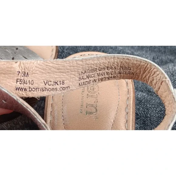 Born F59410 Silver Leather Slingback Wedge Sandals Laser Cut Floral Women's 7.5M - Picture 8 of 9